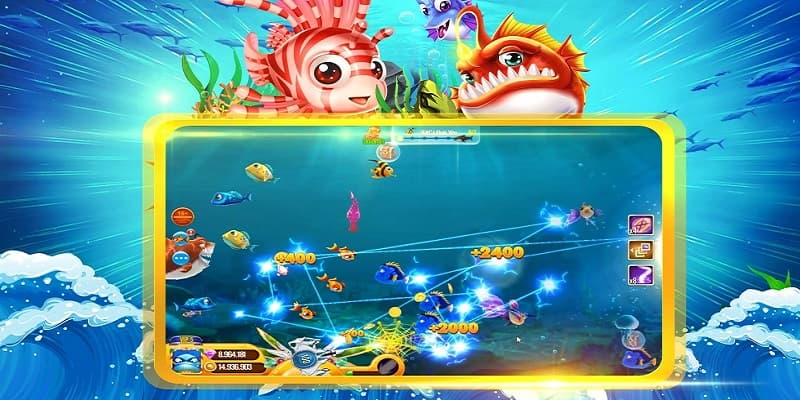 Tập trung canh thời điểm cá lớn bơi ra để bắn trúng con mồi